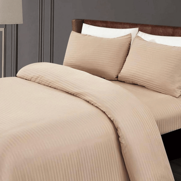 Posteljina DM-BRD – bež damast pamuk na krevetu