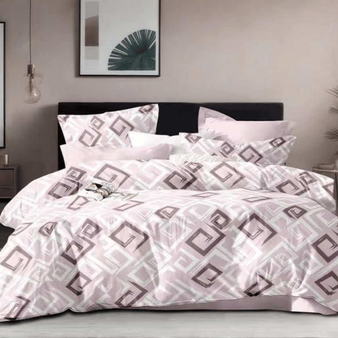Posteljina CN82 PNK u roze tonovima sa geometrijskim dezenom