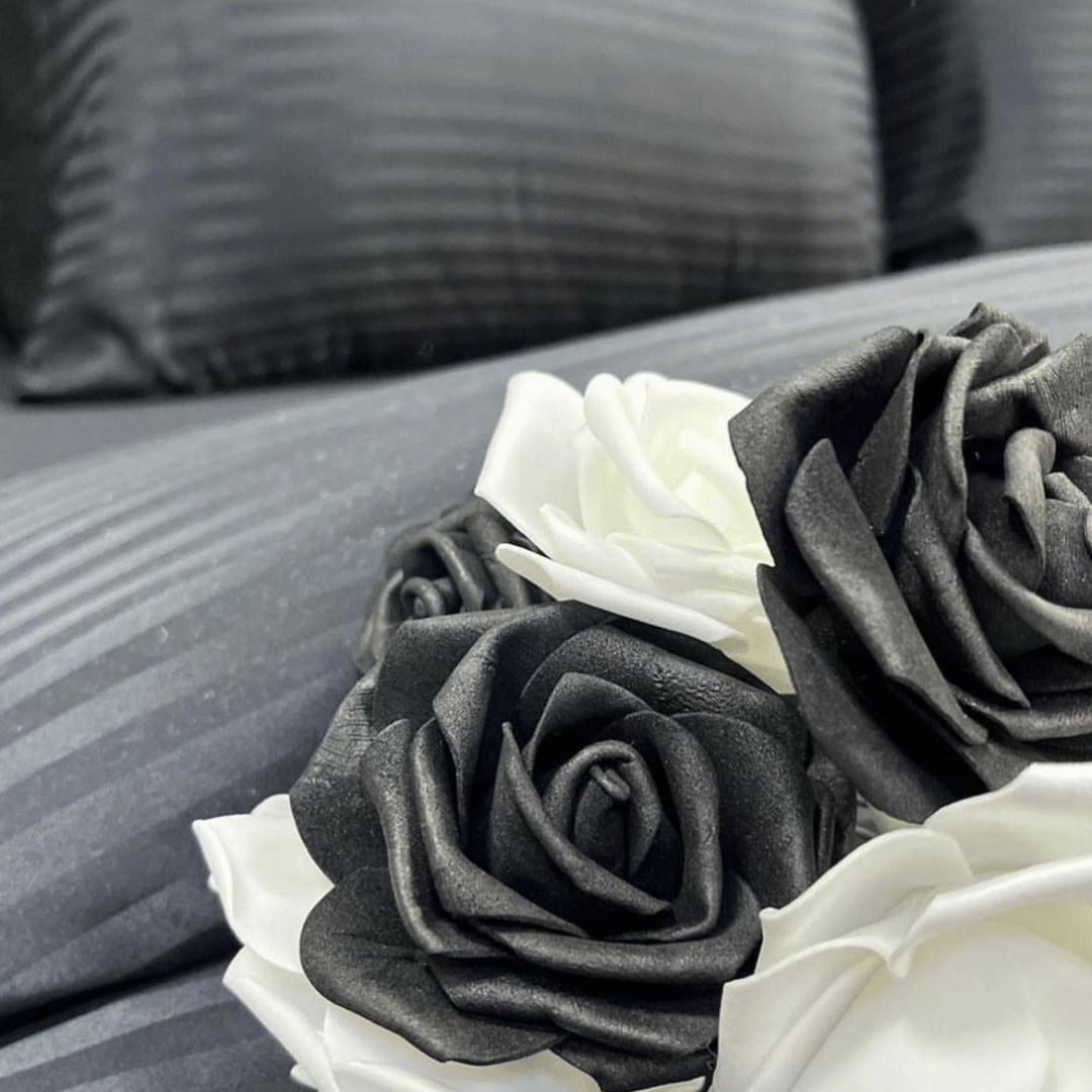 Elegantna posteljina DM-BLK sa dekoracijom

