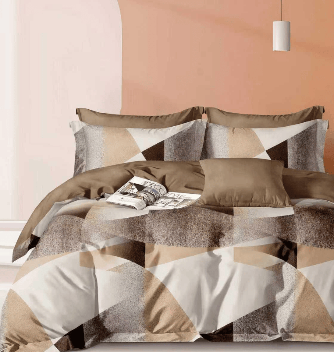 Posteljina za bračni krevet od satenskog pamuka u bež i braon tonovima sa geometrijskim dezenom