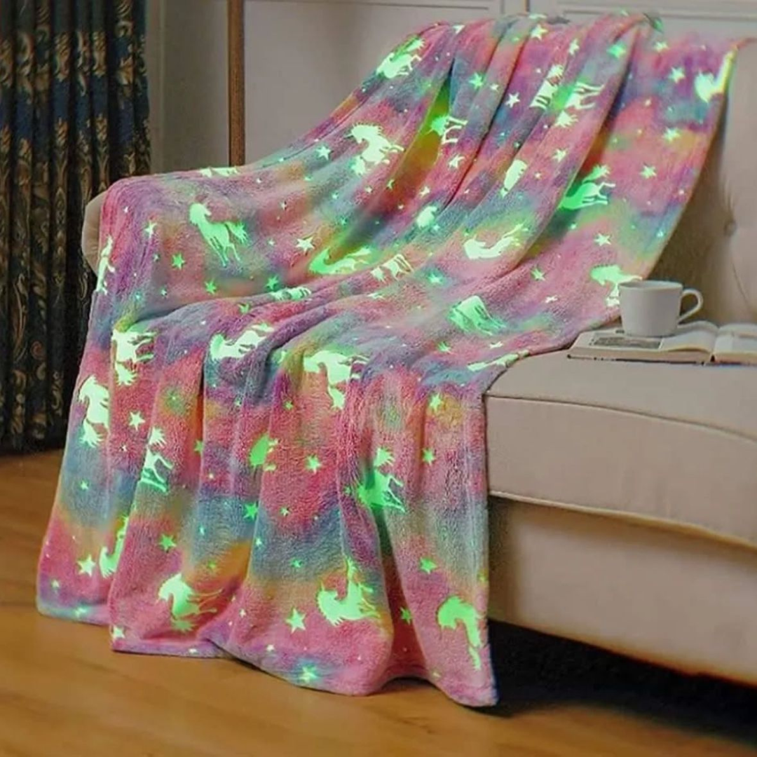 Svetleće ćebe, šarene boje sa motivima unicorna koje sija u mraku